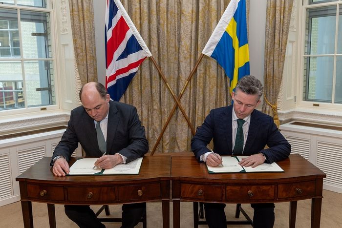 UK and Sweden strengthen defence relationship as ministers sign agreement on self-propelled guns