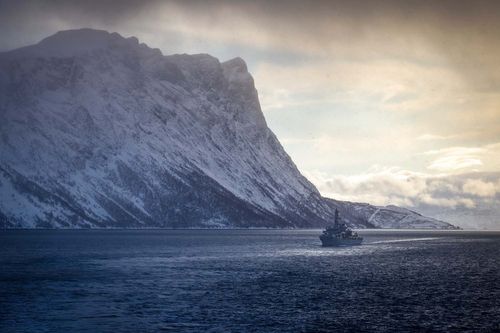 HMS Somerset masters the fjords on Arctic submarine hunt