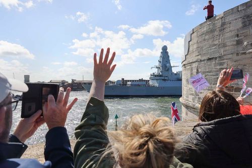 HMS Duncan deploys to the Red Sea to protect shipping routes