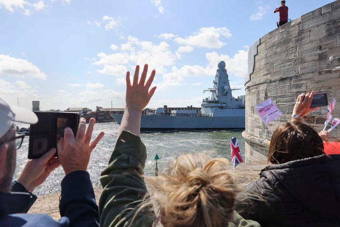 HMS Duncan deploys to the Red Sea to protect shipping routes