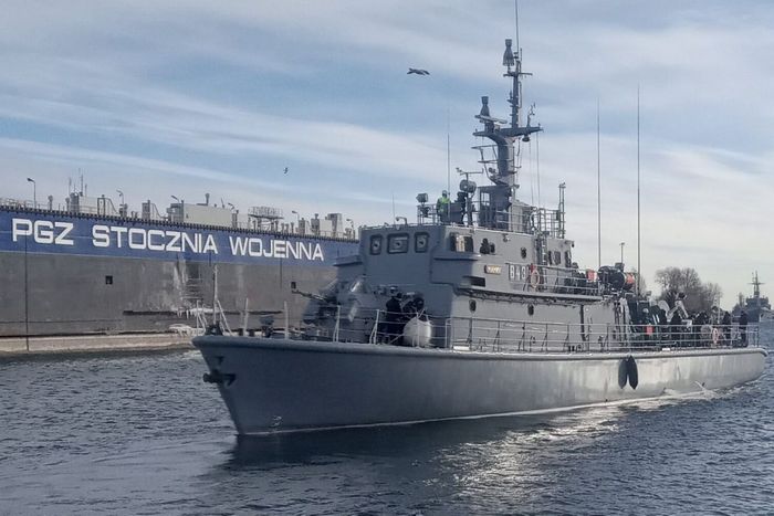 Modernised Polish Minesweeper Begins Sea Trials