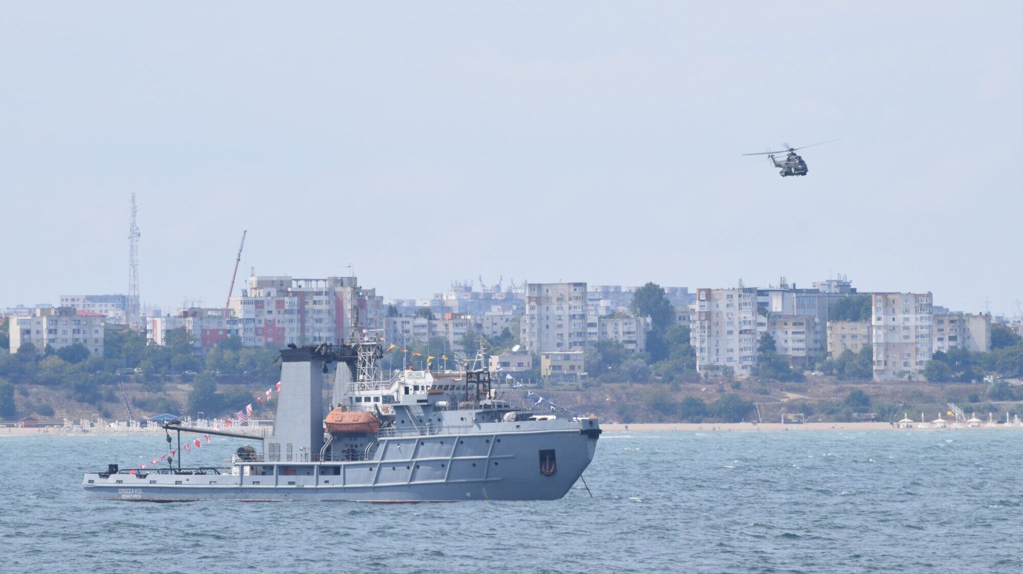 Romanian Navy Deployed After Stray Mine Explodes on Black Sea Beach