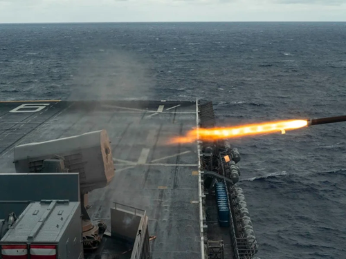 US Navy’s lead America-class ship test fires RIM-116 missile