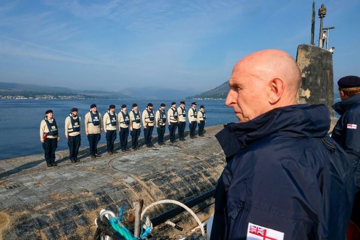 Defence Secretary Visits Returning Nuclear Sub