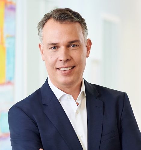 Jan-Peter Hülbert - True Sale International GmbH