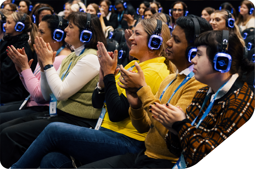 audience clapping at speaker content