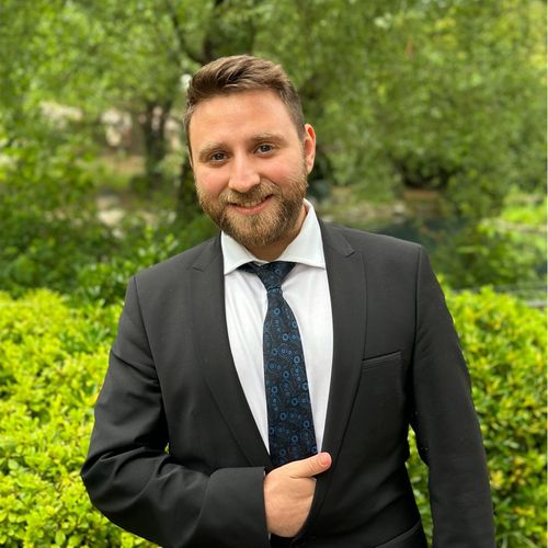 Berat Kjamili - DotsHub