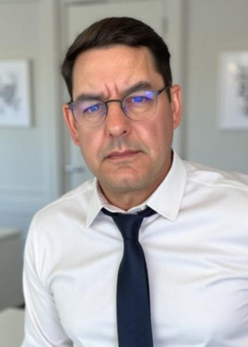 Speaker profile image for Lee  Perrin