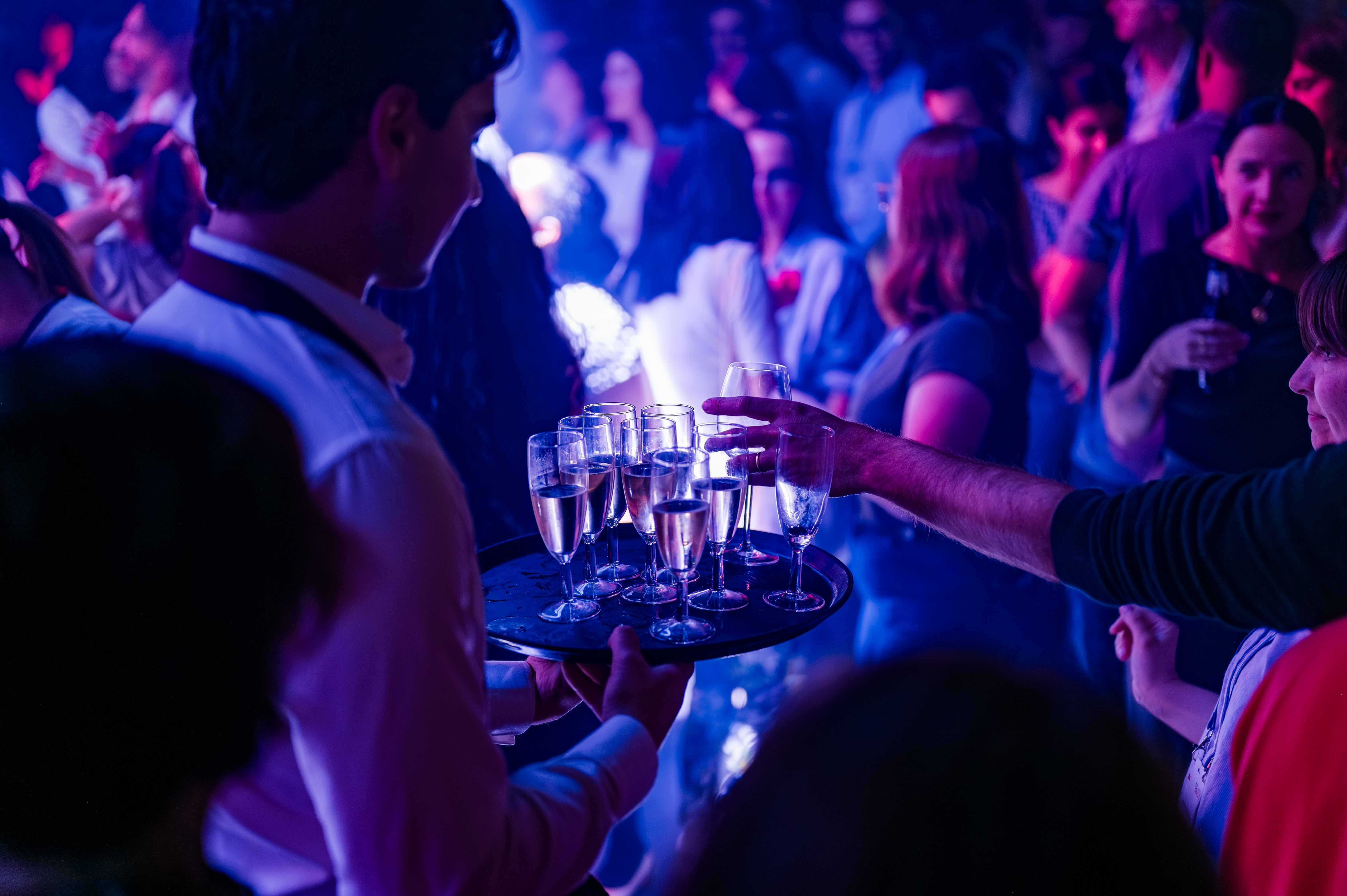 COMPLIMENTARY FOOD & DRINK
