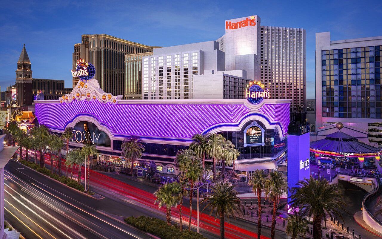 FULLY HOSTED EXPERIENCE