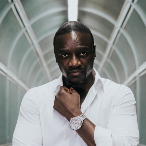 Akon .