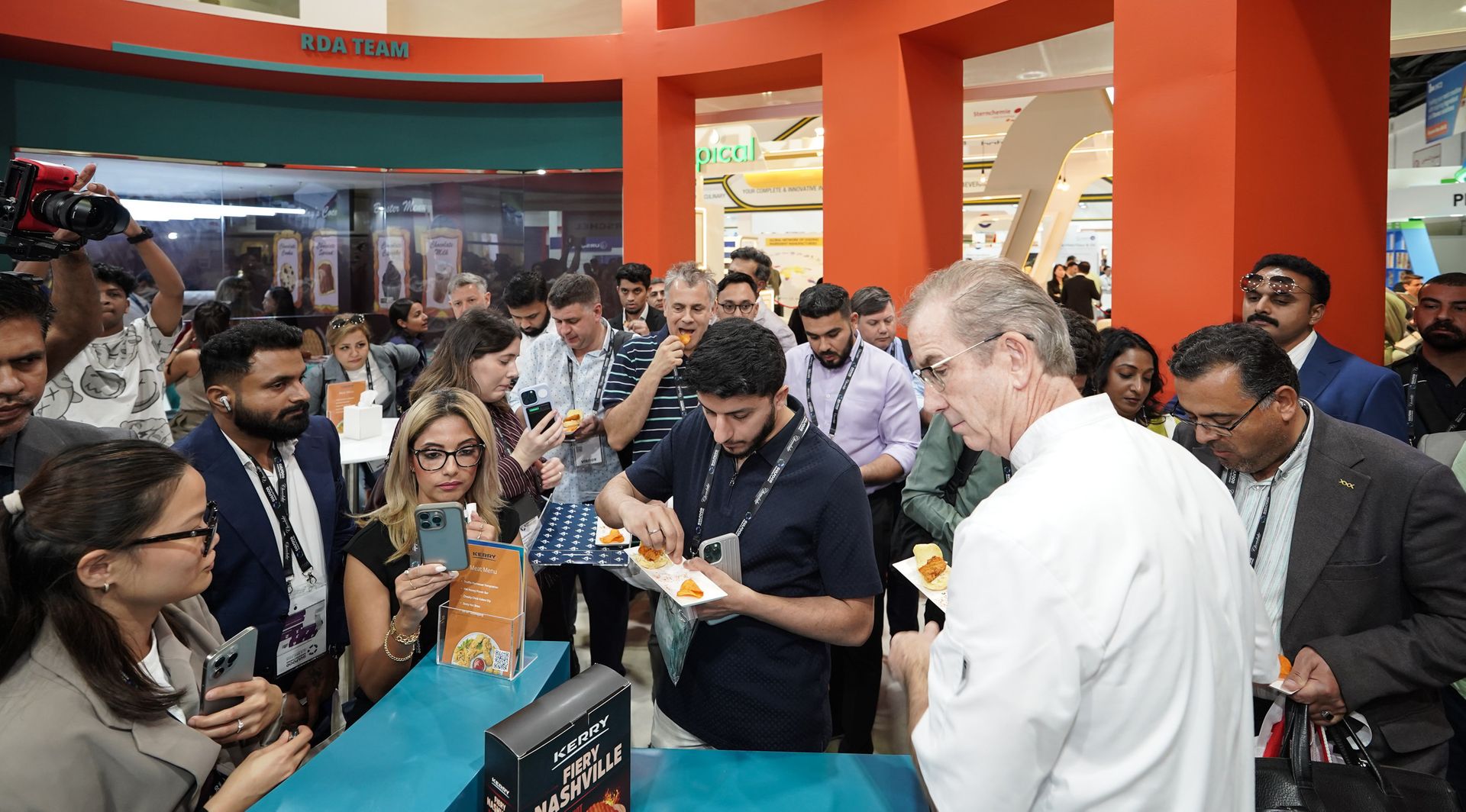 Gulfood Manufacturing crowd