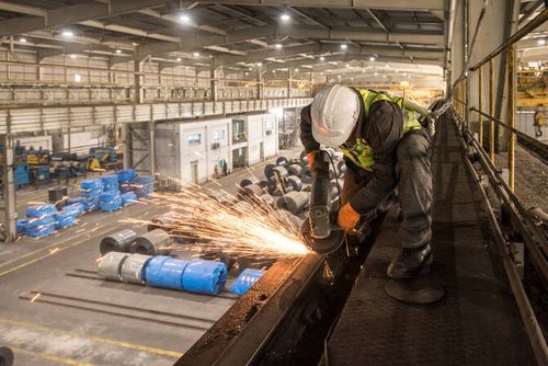 SAUDI INDUSTRIAL OUTPUT RISES 2% IN MARCH ON STRONG MANUFACTURING GAINS