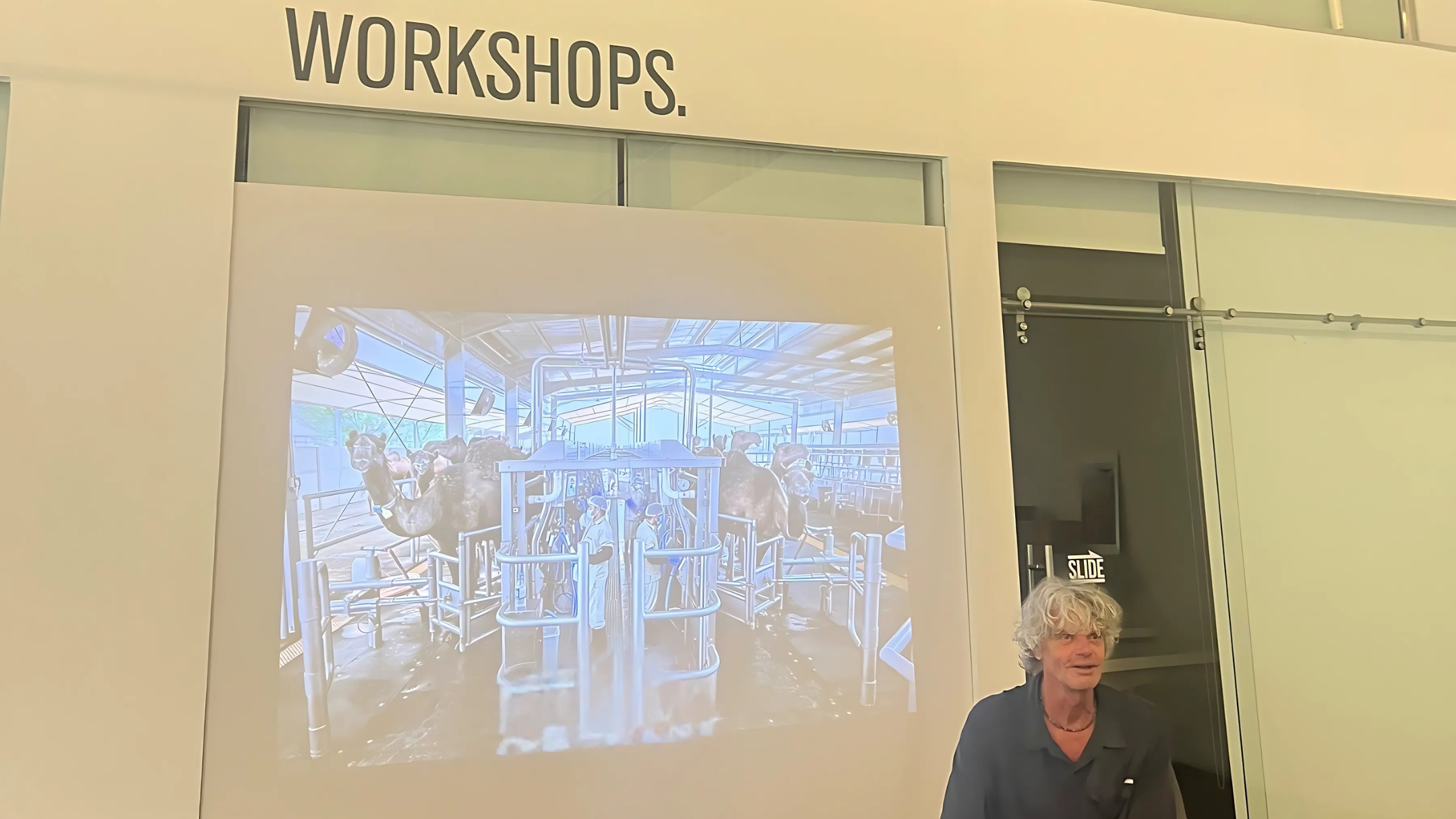 在阿尔塞卡尔大道的Gulf Photo Plus举办的&ldquo;思想食物&rdquo;工作坊，主讲是获奖摄影师兼电影制片人卡迪尔&middot;范&middot;洛胡伊森