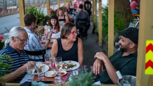 Consumers are more likely to cut back on restaurant visits than trade down to fight inflation, report says