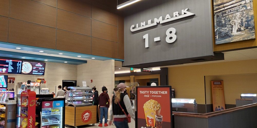 Five Ways Digital Signage Can Help Revive Movie Theaters