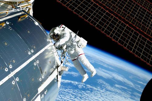 VR headsets space-bound to treat astronauts’ mental health