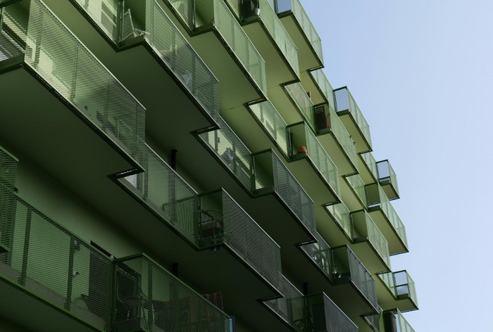 HOW INNOVATIVE SMART MATERIALS MAKE IT OUT OF THE LAB AND INTO OUR CITIES