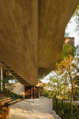 FGMF Arquitetos - Walkway House Residential Project over $500k