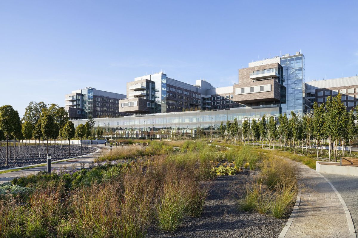 Martha Schwartz Partners - Vienna North Hospital - CityScape