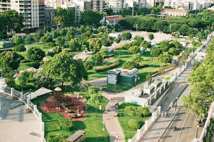 Go green: How cities can overcome the challenge of greening urban spaces with Capillary Hydroponics