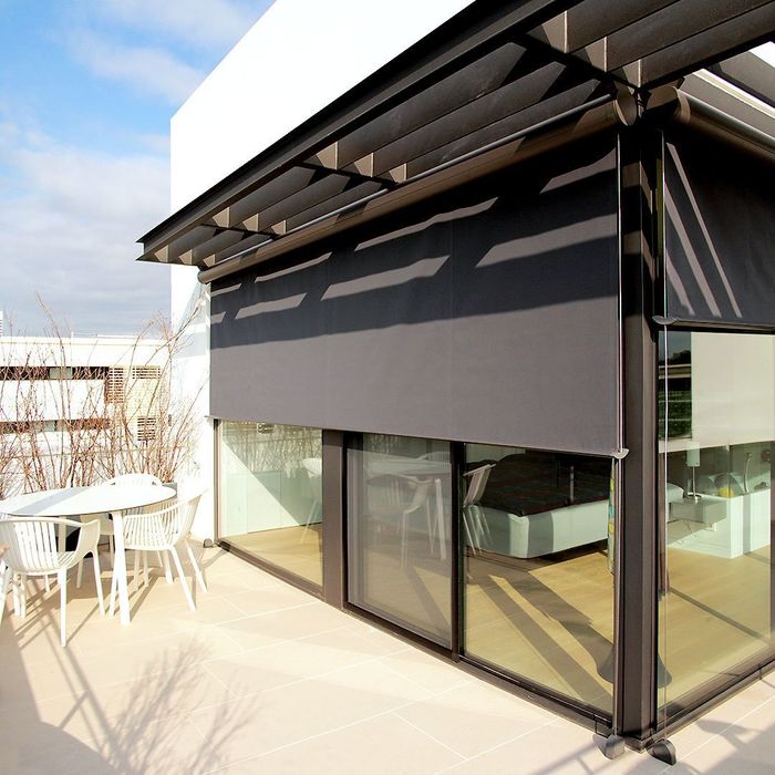 VERTICAL ZIP SCREENS