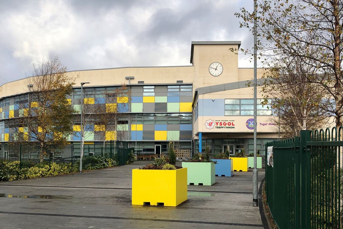 Bespoke Planters from Green-tech Transform Ysgol Treffynnon’s Outdoor Learning Areas