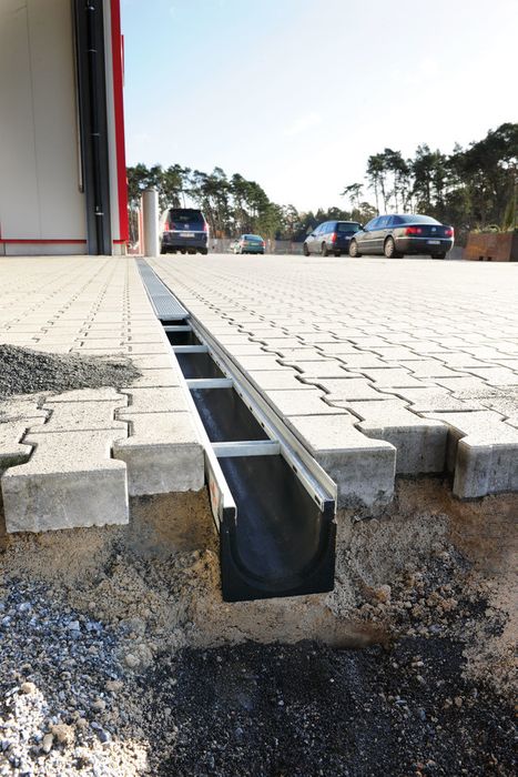 Heavy-duty polymer concrete channel Poly-Fortis