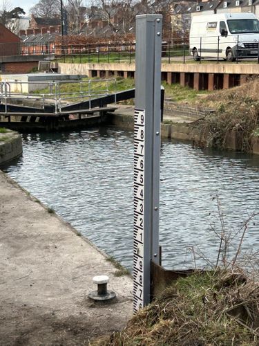Automatic staff Gauge 