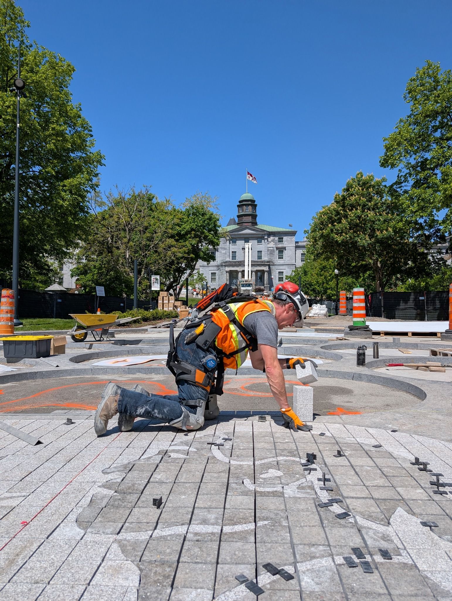 biolift kneeling pavers