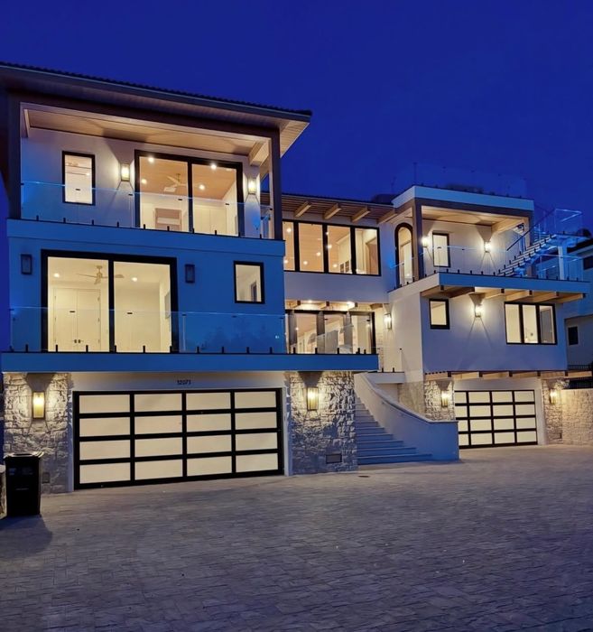 Custom Beach Homes with IG Railing 
