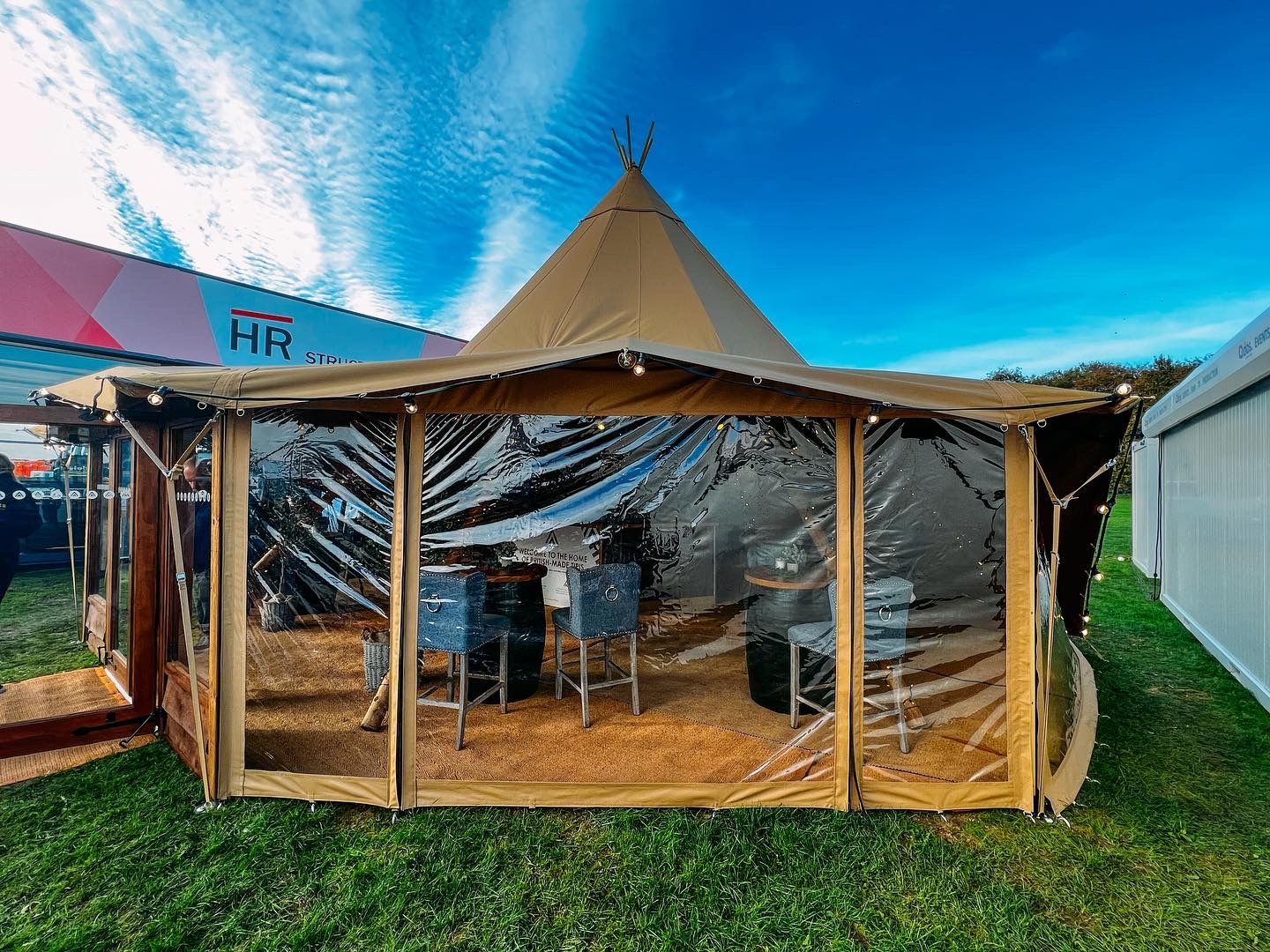 Big Hat Tipi 