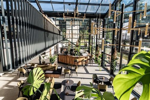 Glasshouse Constructions for Cafes - Sandgold (IT)