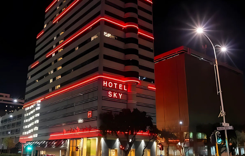Situated in the heart of Cape Town’s most tourist-friendly precinct, the Southern Sun Waterfront hotel invites guests to experience the best of the city, great comfort, excellent amenities, and a warm welcome