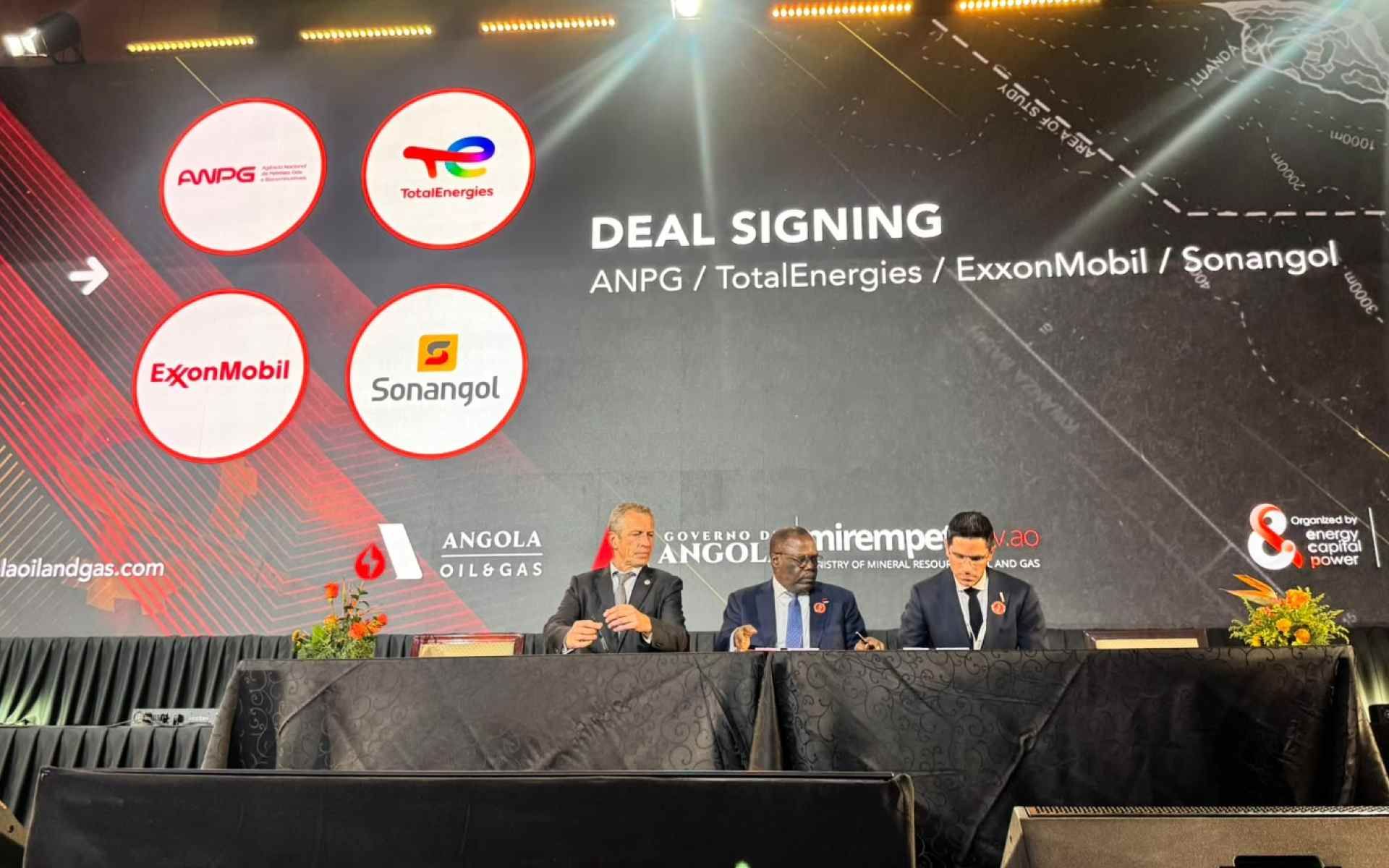 Assinatura do acordo da Aog 2