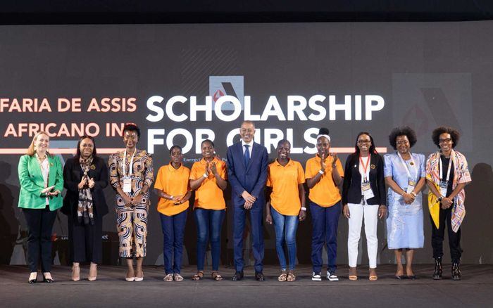 Angola’s Minister Azevedo Awards 4 Scholarships to Qualifying INP Female Students