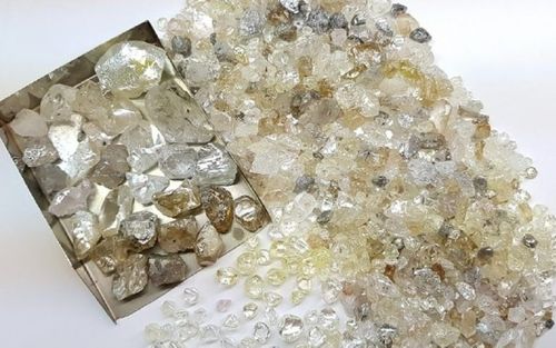 Angola Secures $10.5M for Trio of Diamonds from Lulo Mine