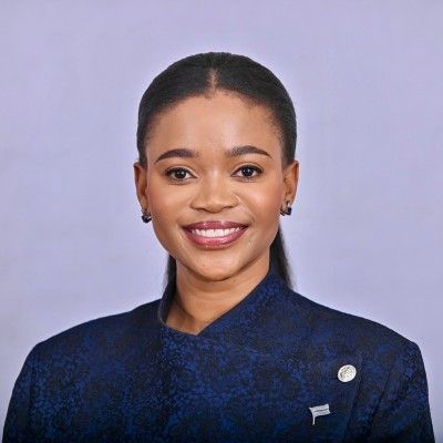 Exma. Bogolo Joy Kenewendo - República do Botsuana