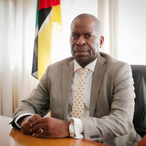 S. Ex.ª Estevão Pale - Ministério dos Recursos Minerais e da Energia