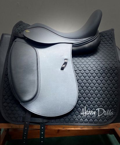 The Hattie mono flap dressage saddle by Harry Dabbs