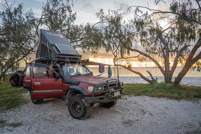 OCAM Aluminium Hardshell Roof Top Tent Rear Opening Clam Shell