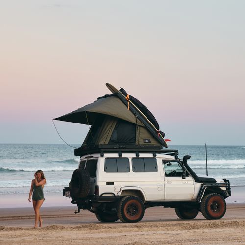 AX27 Clamshell Rooftop Tent