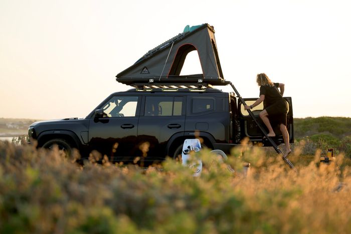 * LT-50 Lightweight Rooftop Tent *