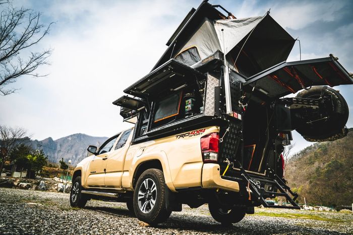 * Alu-Cab Khaya Camper *