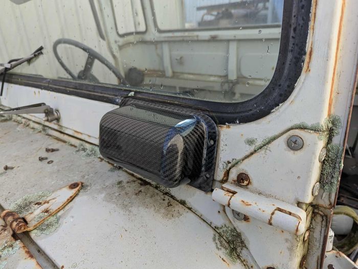 Toyota Landcruiser 40 Series Carbon Fiber Windscreen Wiper Motor Cover (Small)