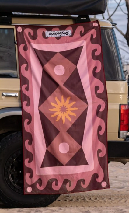 SOLANA - Magnetic Beach Towel in Pink
