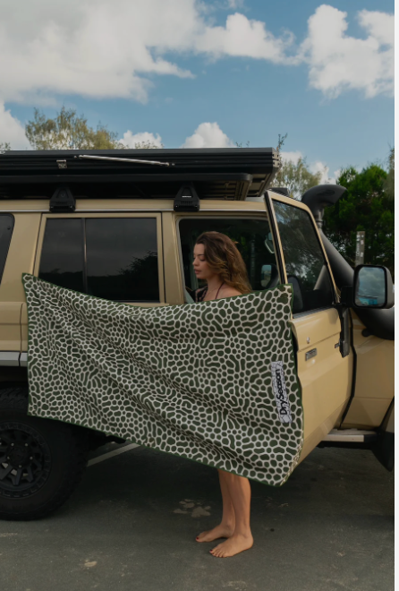 SPINIFEX - Magnetic Beach Towel 