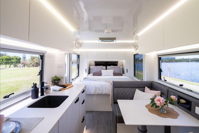 2026 Vision RV Elysium 21'6 Couples Van