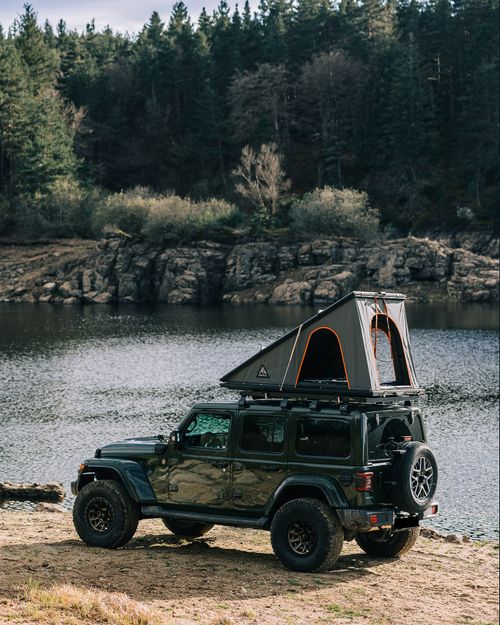 *LT-50 Lightweight Rooftop Tent