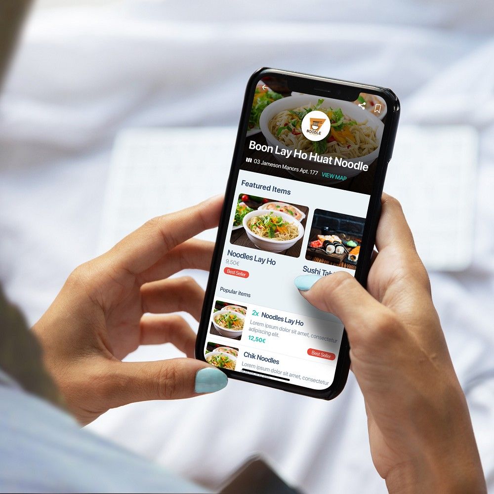 User navigating the Turno app to browse restaurant menu and place a food order